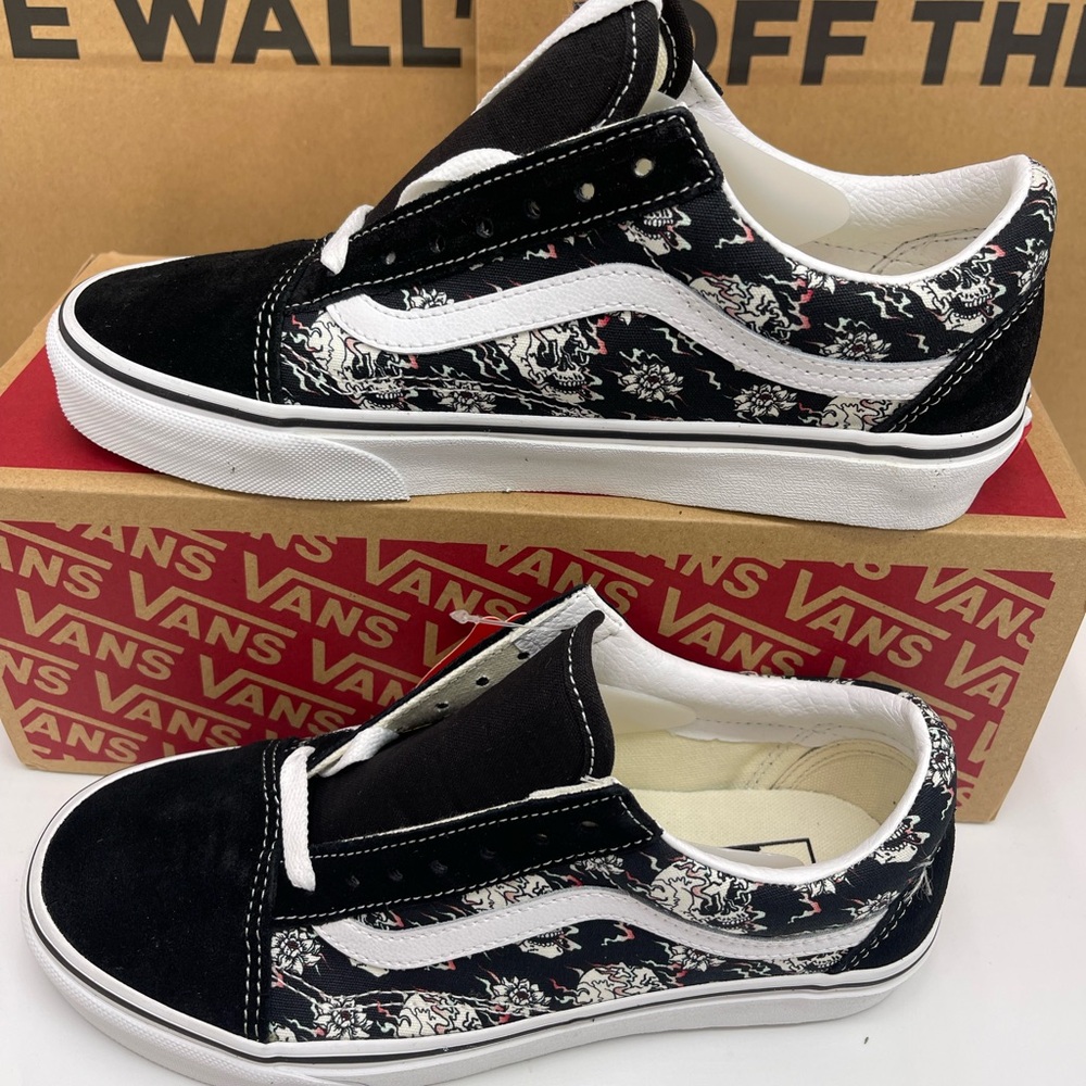 Vans WMNS Old Skool (Flash Skulls)Multi/True White Sneakers
VN0A38G118C - Picture 2 of 16